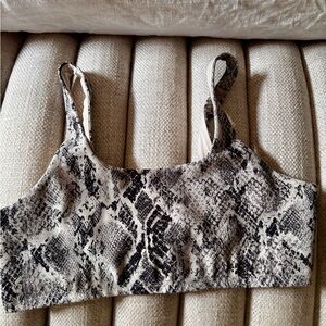 ALO Yoga Snakeskin Bra Top in Black and White- Medium